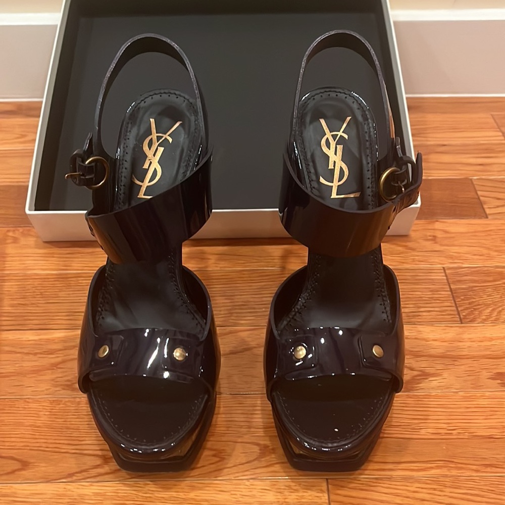 Beautiful Yves Saint Lauren navy blue heels. Amazing condition!!!! Barely worn!